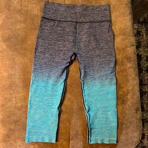 Selling size medium leggings. Brand is yelete.